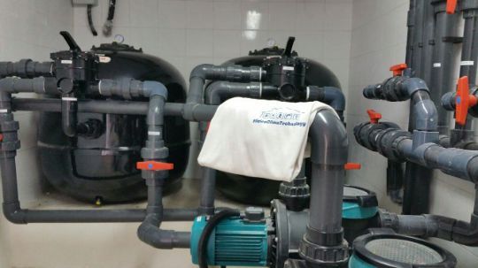 Установка систем очистки воды в бассейне Марбелья